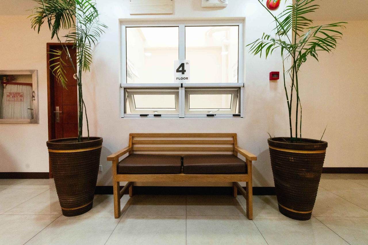 Отель Reddoorz Premium @ Sampaloc Makati Макати Экстерьер фото