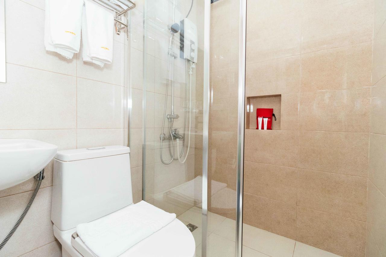 Отель Reddoorz Premium @ Sampaloc Makati Макати Экстерьер фото