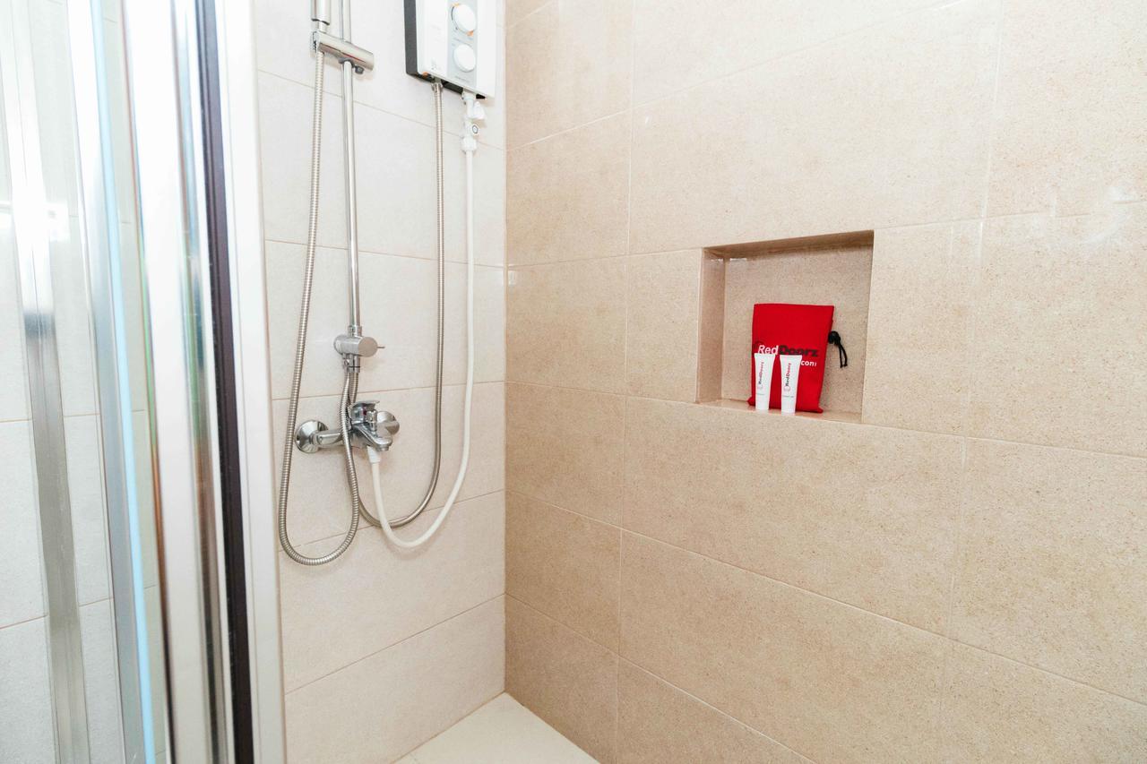 Отель Reddoorz Premium @ Sampaloc Makati Макати Экстерьер фото