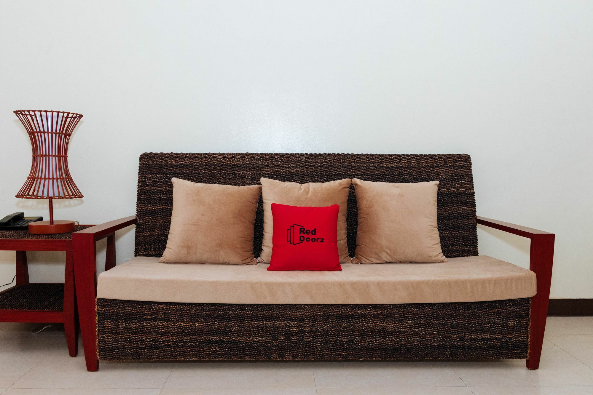 Отель Reddoorz Premium @ Sampaloc Makati Макати Экстерьер фото