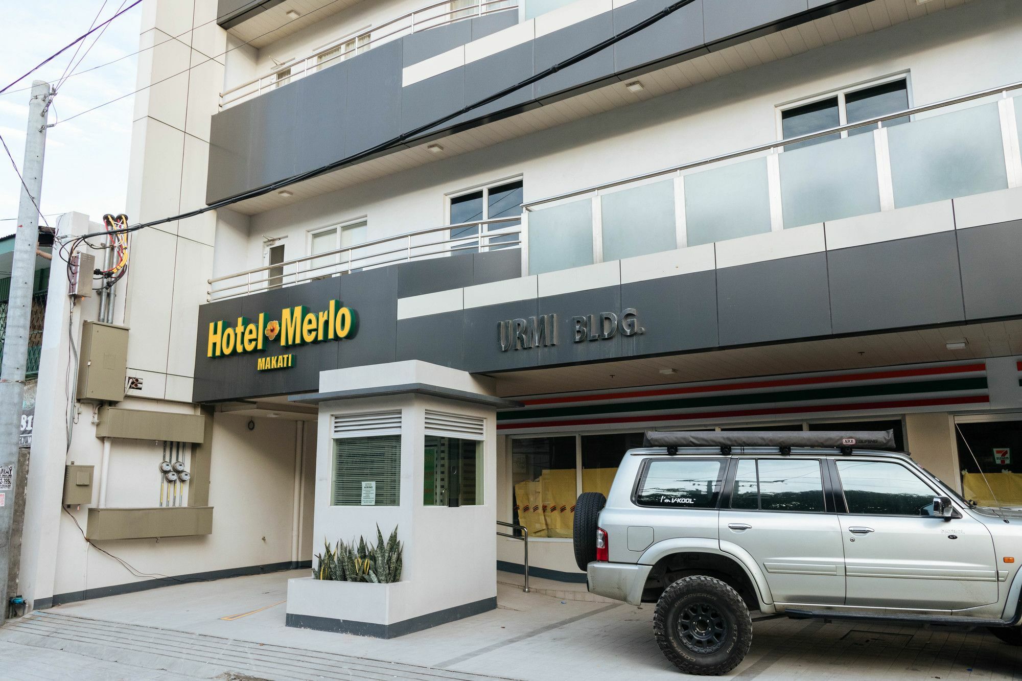 Отель Reddoorz Premium @ Sampaloc Makati Макати Экстерьер фото