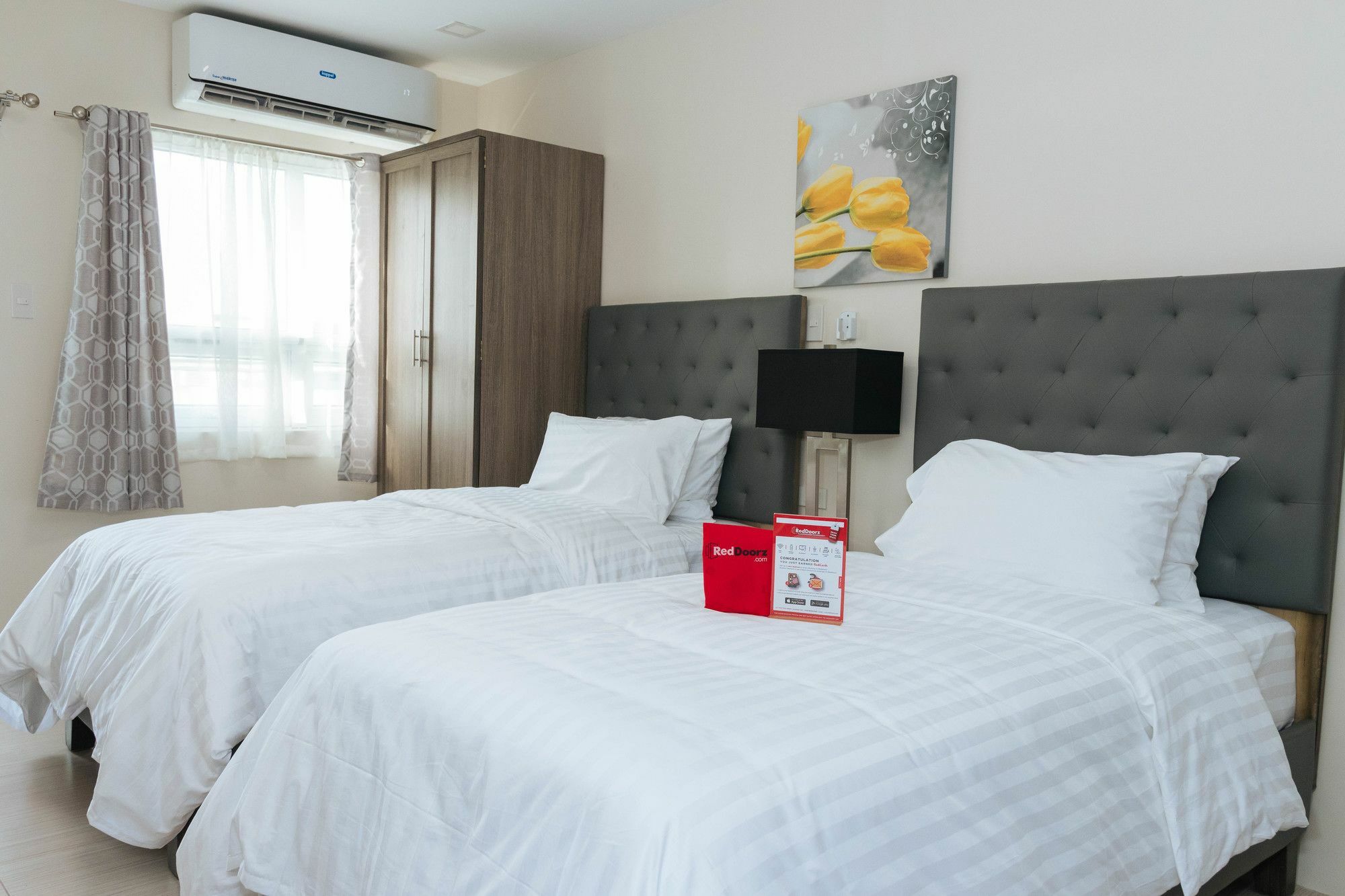 Отель Reddoorz Premium @ Sampaloc Makati Макати Экстерьер фото