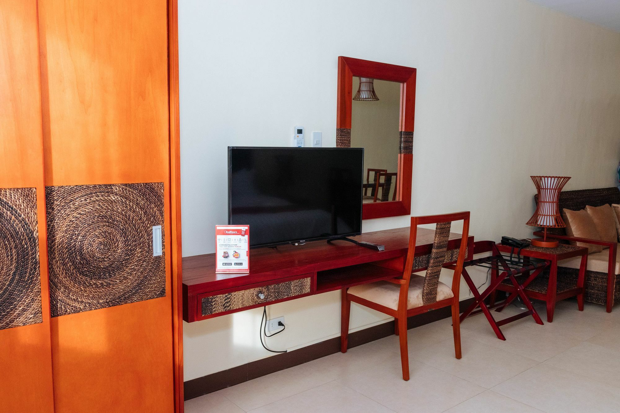 Отель Reddoorz Premium @ Sampaloc Makati Макати Экстерьер фото