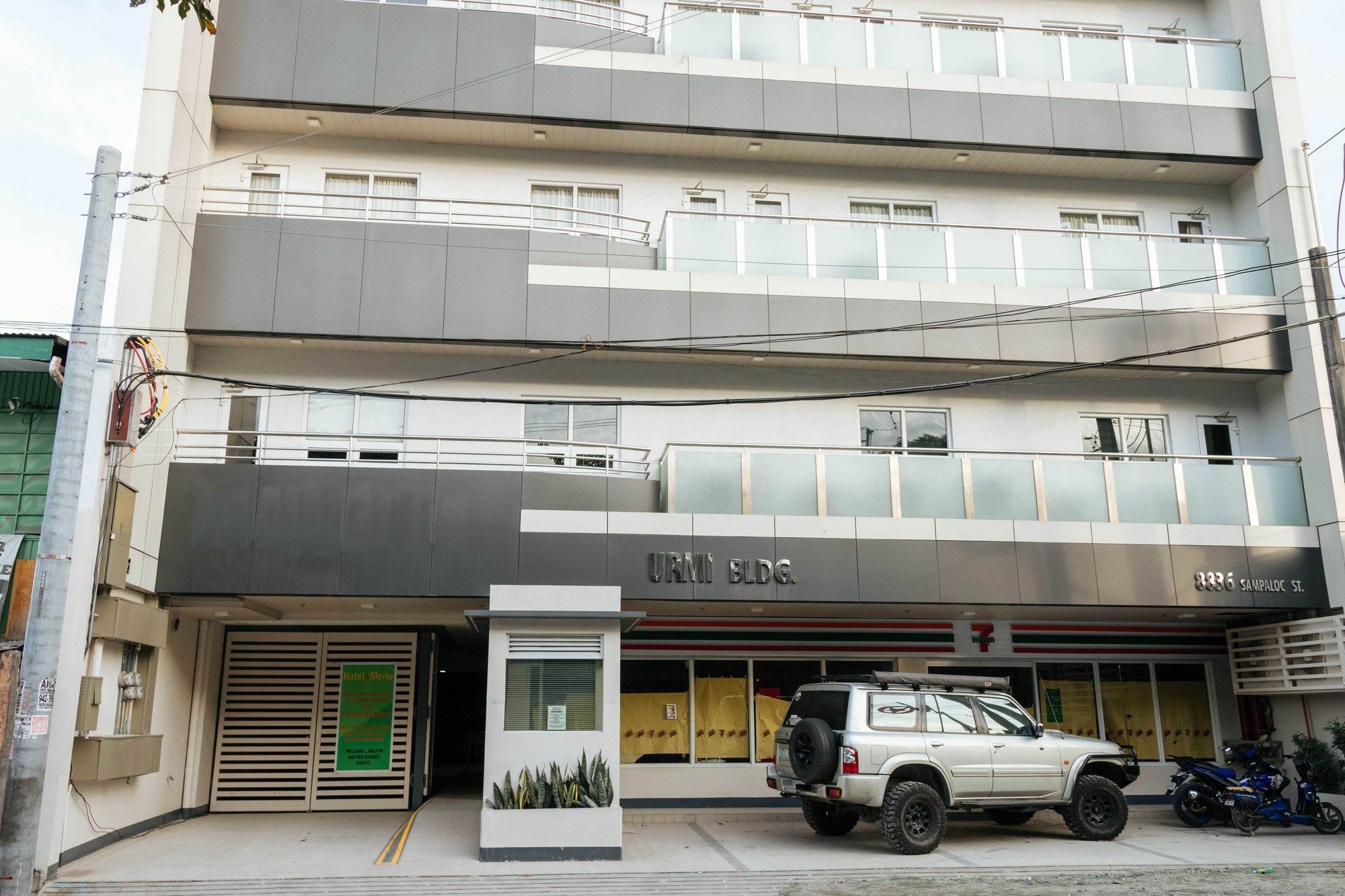 Отель Reddoorz Premium @ Sampaloc Makati Макати Экстерьер фото
